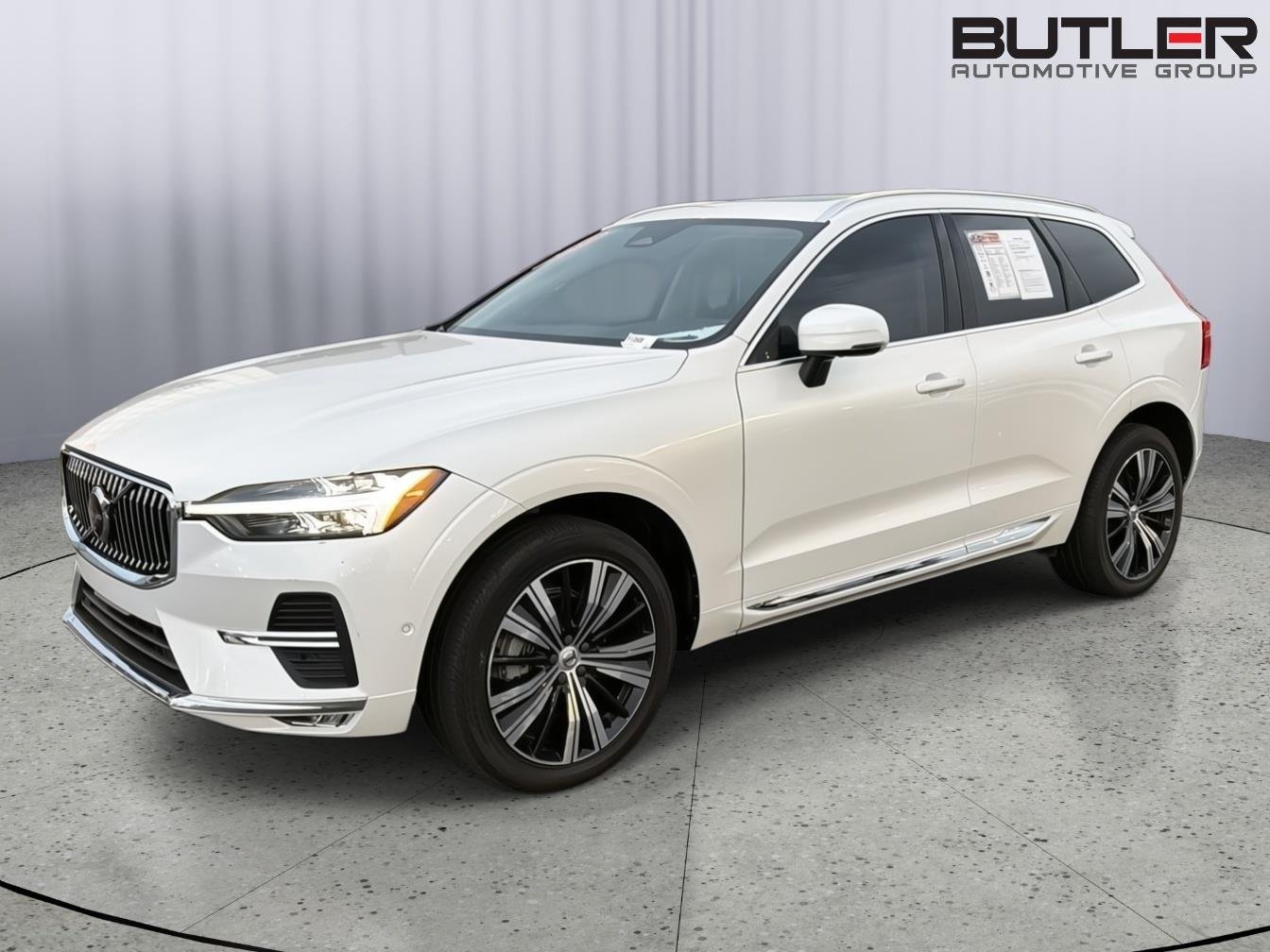 2023 Volvo XC60 B5 Plus Bright Theme AWD's photo