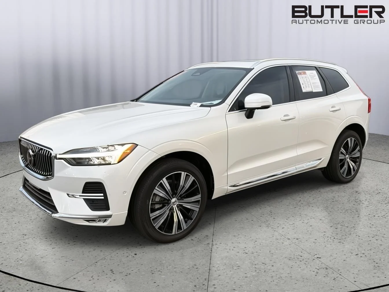 2023 Volvo XC60 B5 Plus Bright Theme AWD's photo