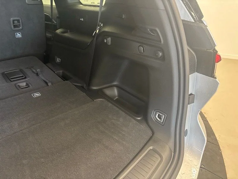 New 2026 Silver Zynith Exterior Paint Jeep Laredo X image 12