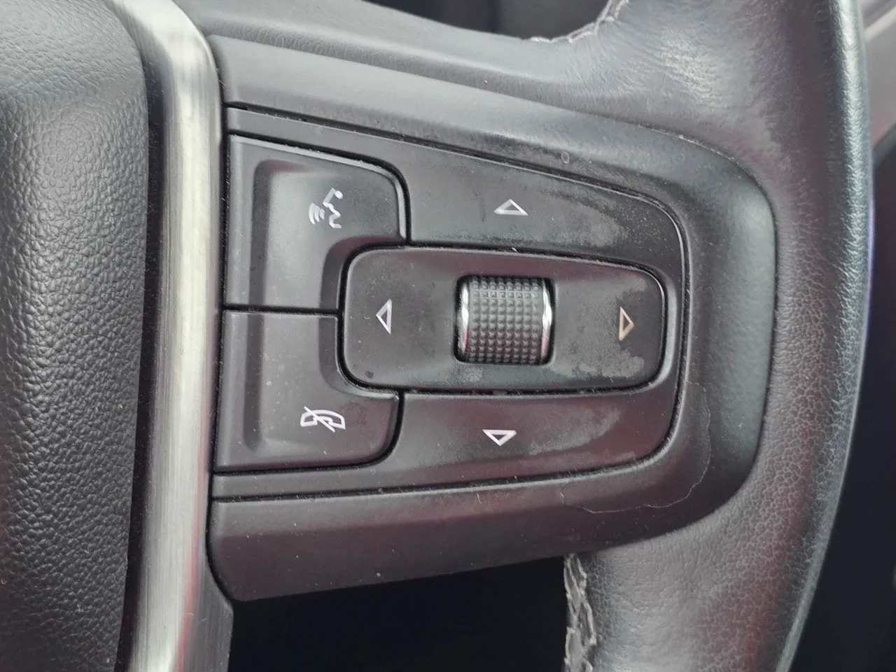 Used 2021 White Frost Tricoat GMC Denali image 21