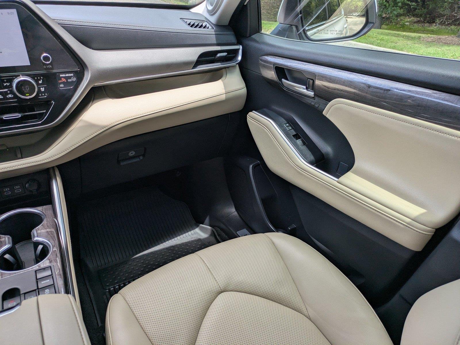 Used 2024 Wind Chill Pearl Toyota Limited image 17