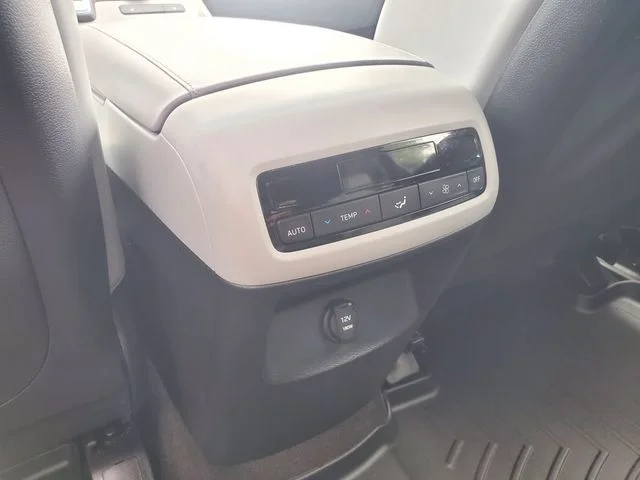 Used 2025 White Hyundai SEL image 12