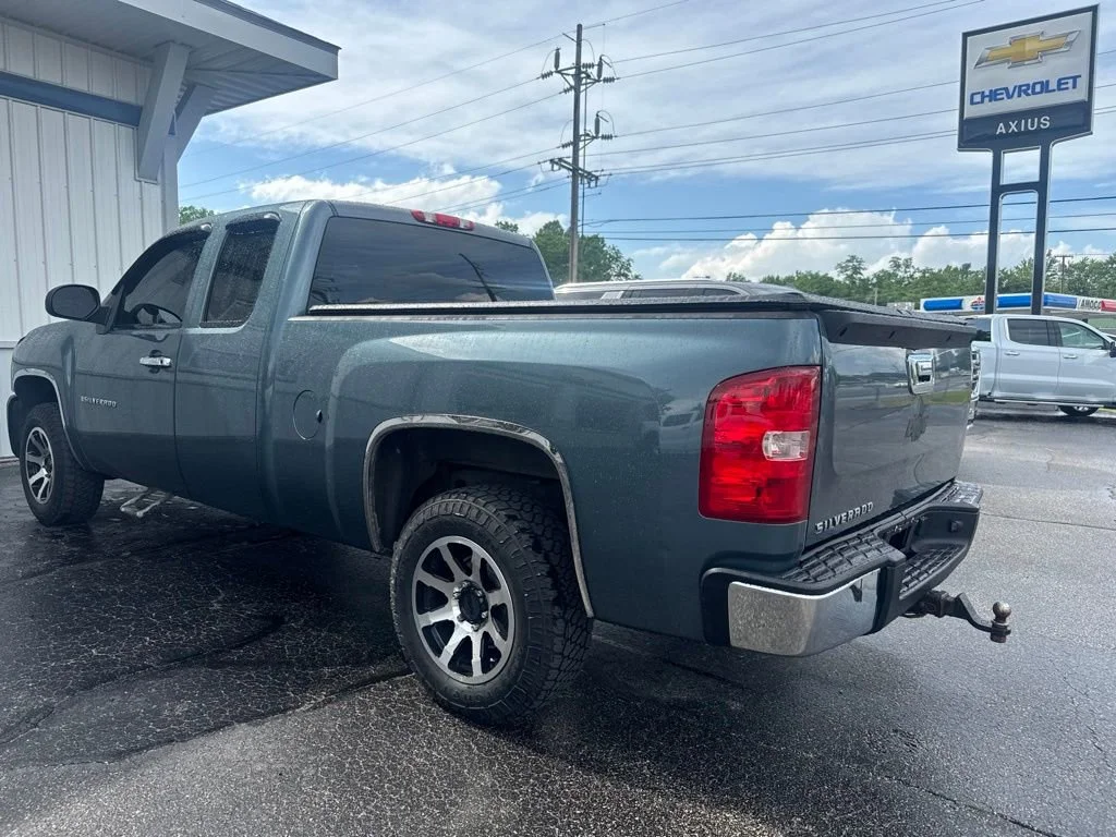 Used 2007 Blue Granite Metallic Chevrolet Work Truck image 5