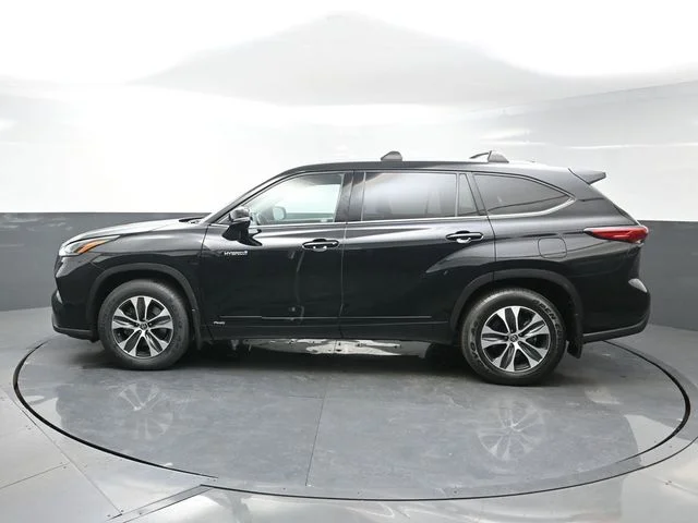 Used 2021 Black Toyota XLE image 4
