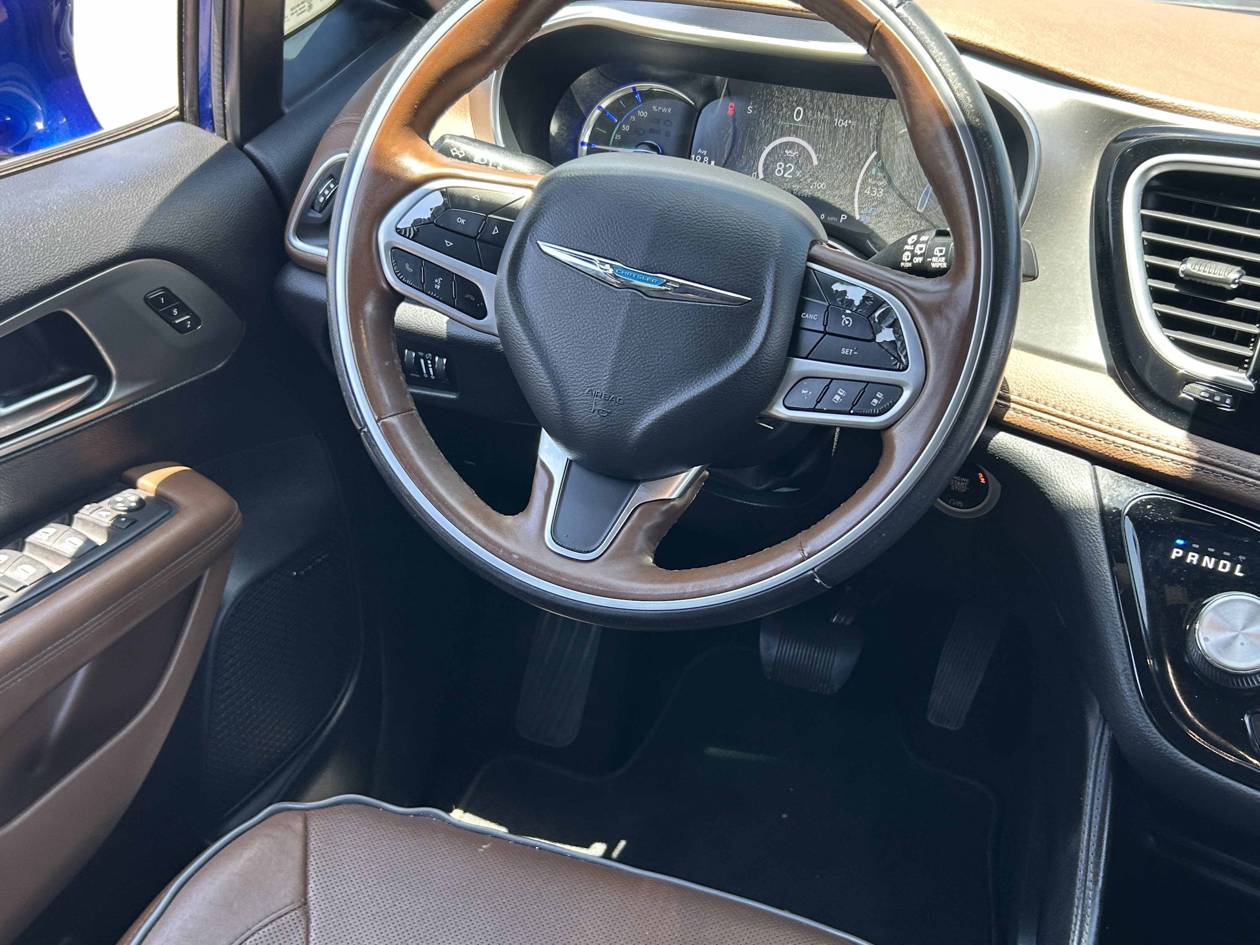 Used 2021 Ocean Blue Metallic Chrysler Hybrid Limited image 17