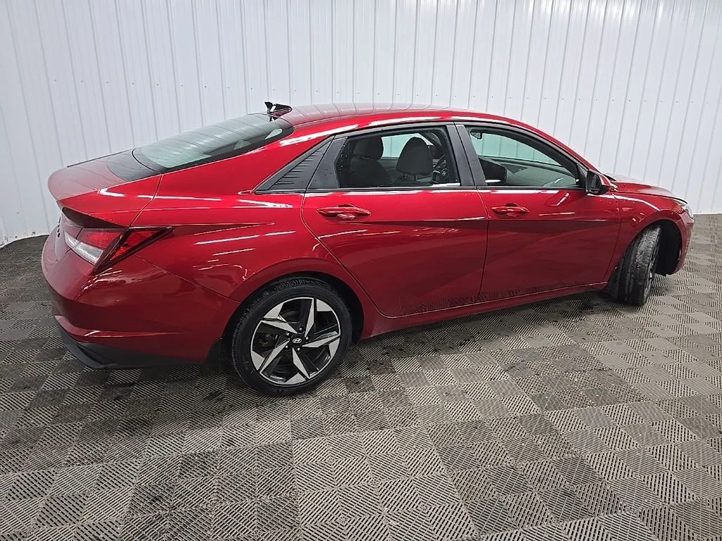 Used 2023 Red Hyundai SEL image 3