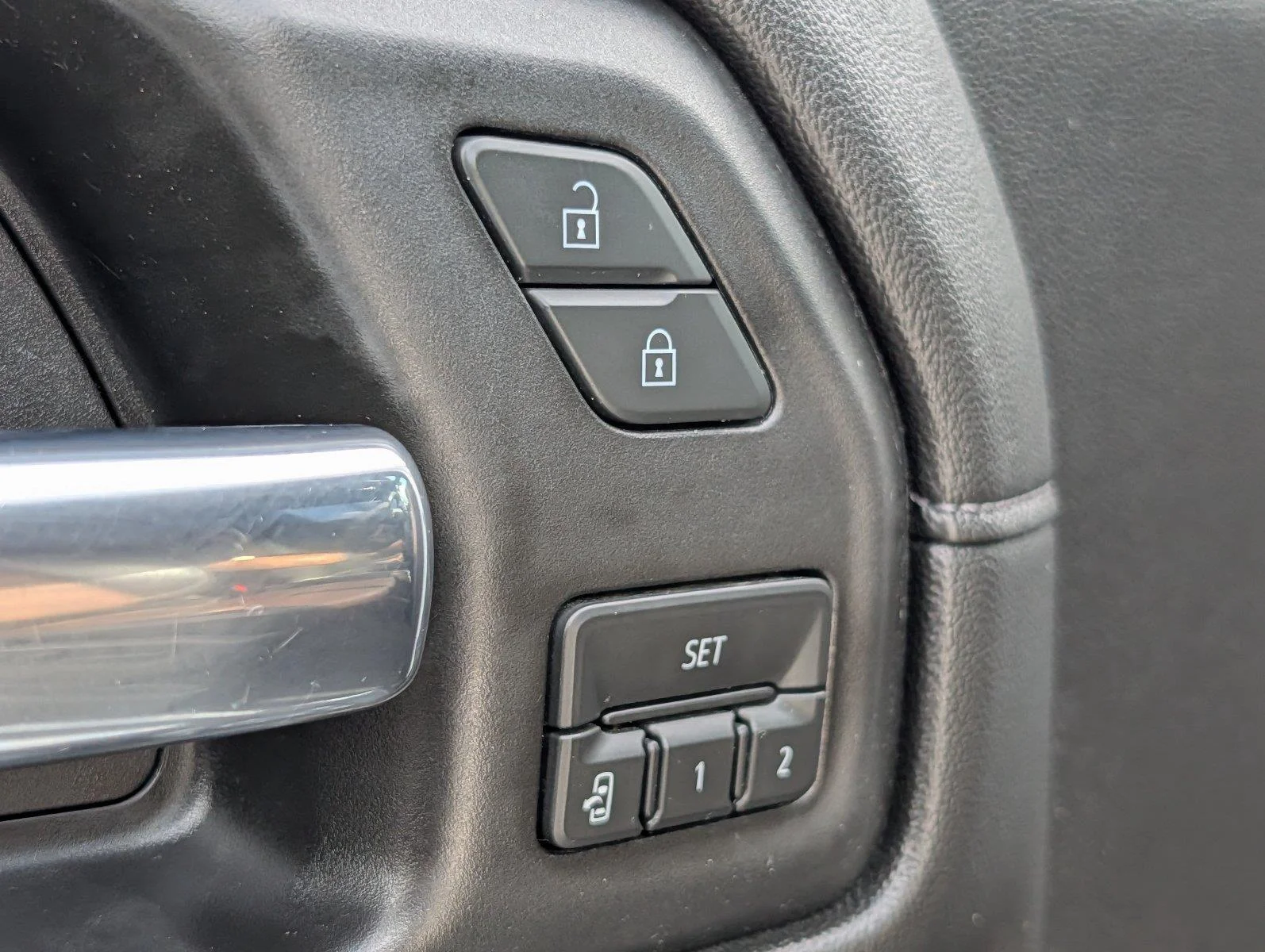 Used 2020 IRIDESCENT PEARL TRICOAT Chevrolet High Country image 18