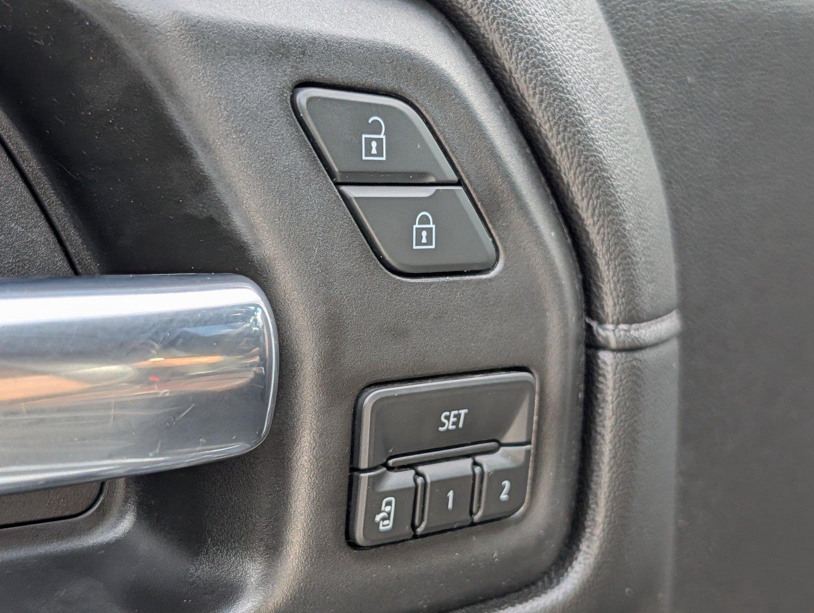 Used 2020 IRIDESCENT PEARL TRICOAT Chevrolet High Country image 18