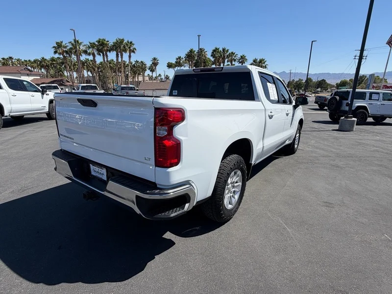 Used 2020 SUMMIT WHITE Chevrolet LT image 3