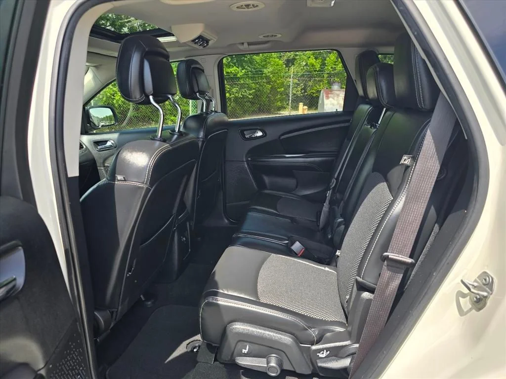Used 2019 White Dodge Crossroad image 13