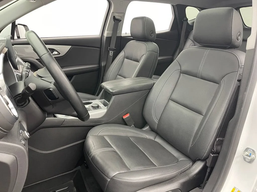 Used 2024 Summit White Chevrolet 3LT image 19