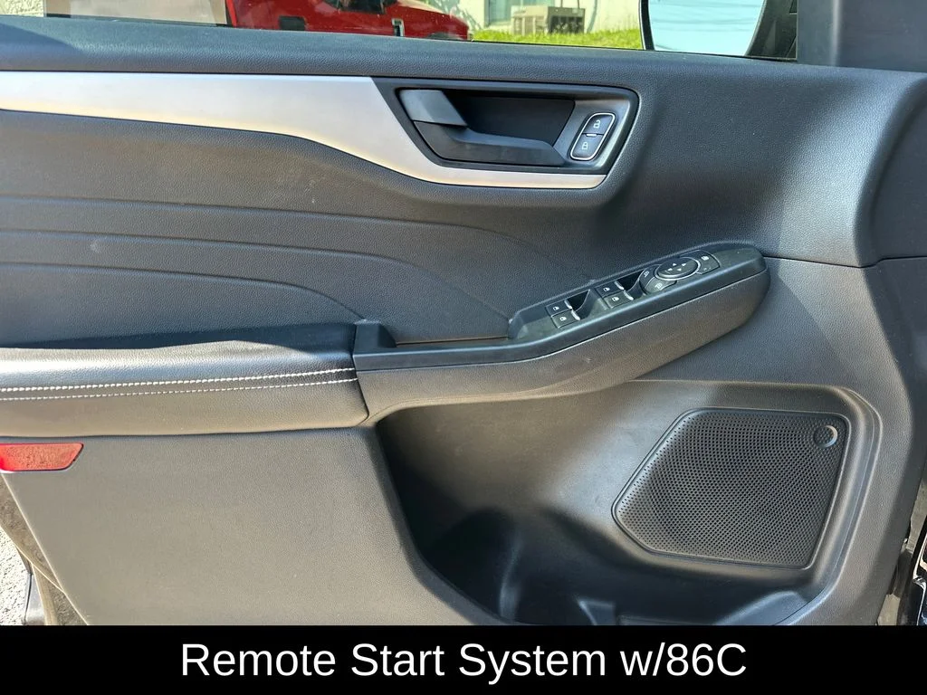 Used 2022 Black Ford SE image 16