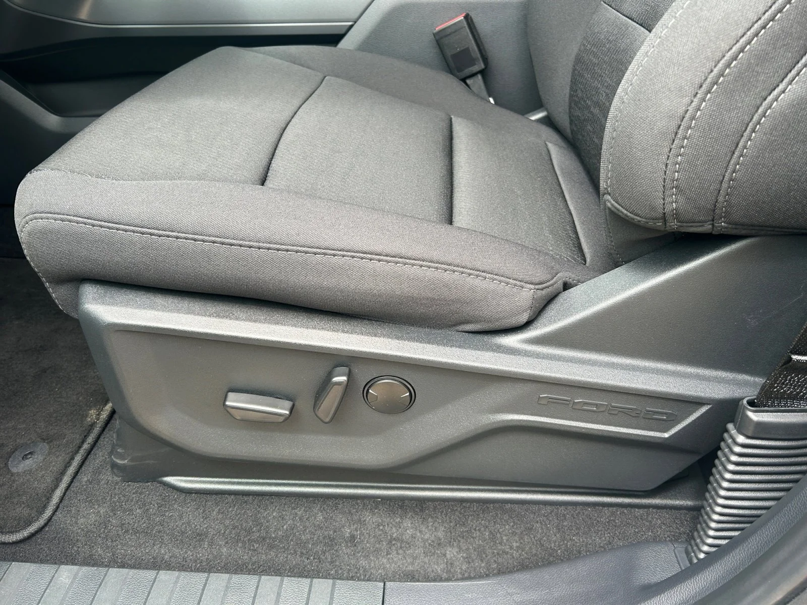 New 2026 Oxford White Ford XLT image 15