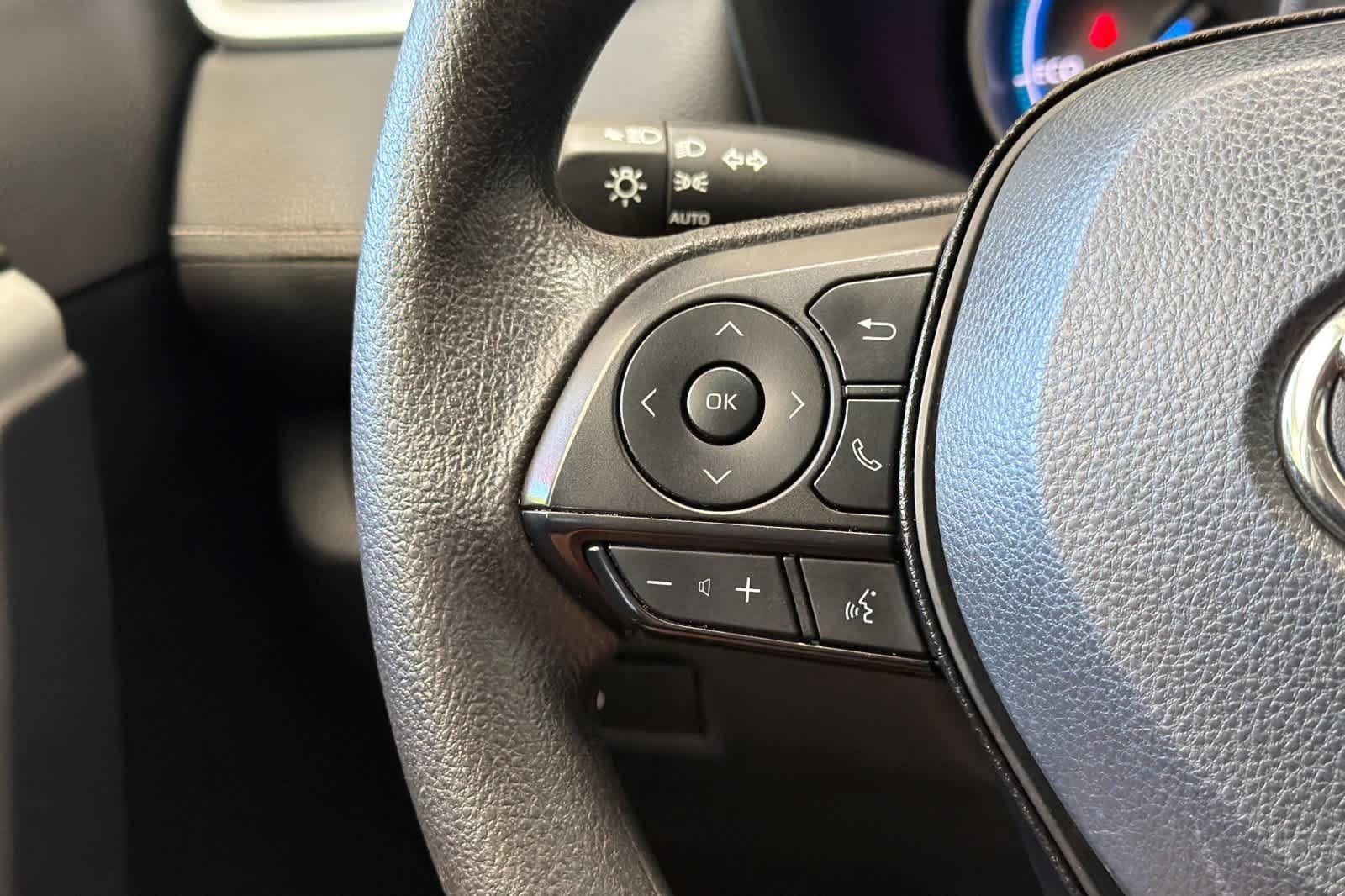 Used 2024 Ice Cap Toyota Hybrid XLE image 26
