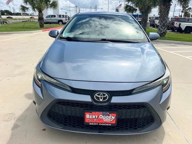 Used 2022  Toyota LE image 2