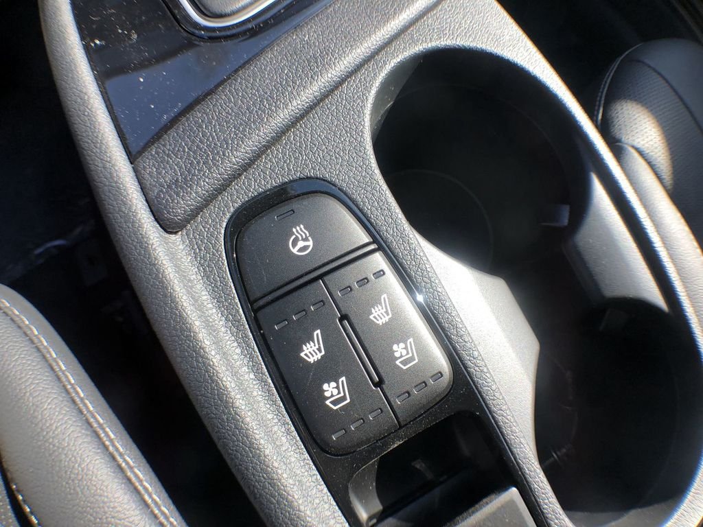 Used 2022 White Kia EX Premium image 35