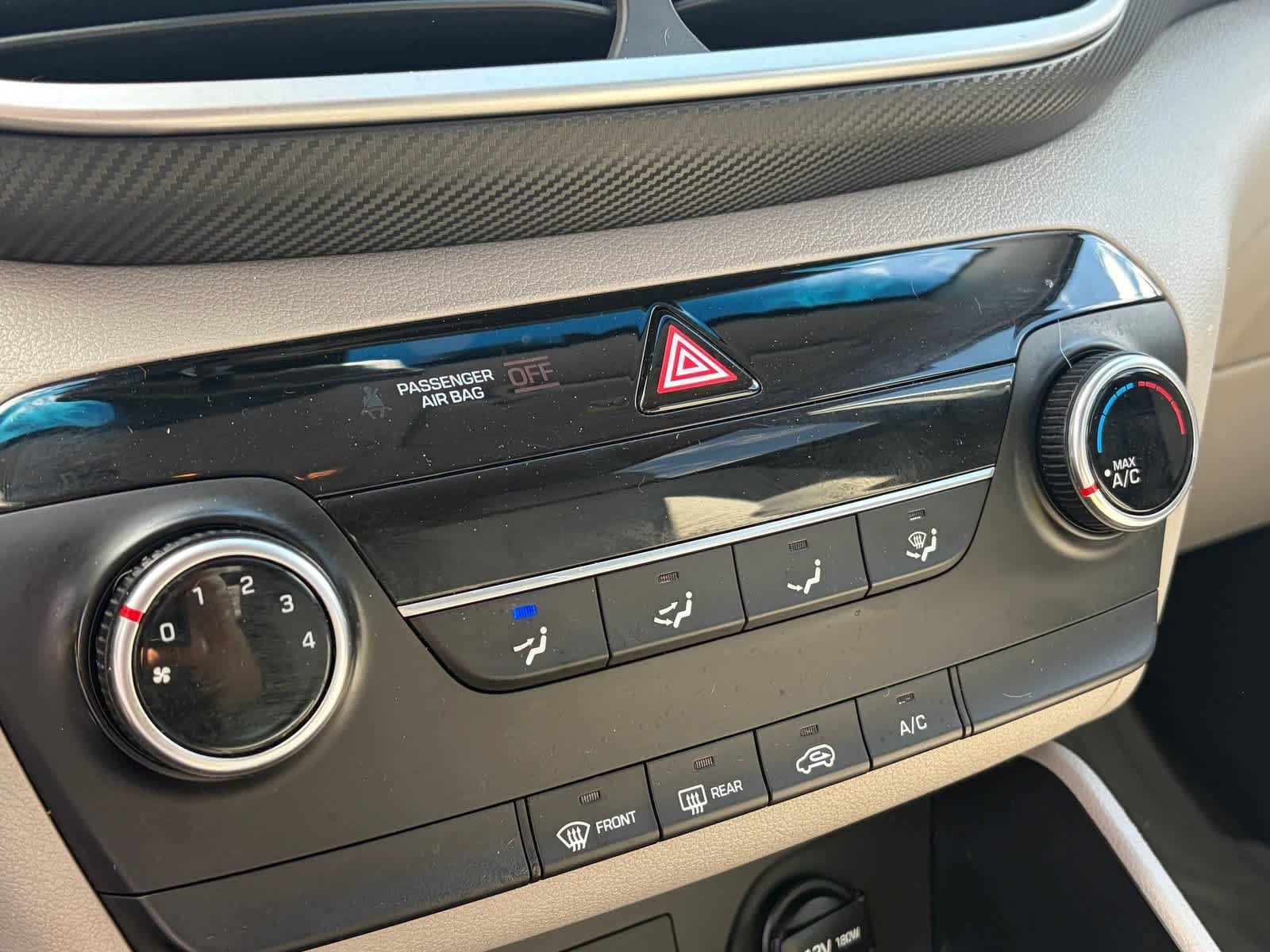 Used 2019 Molten Silver Hyundai SE image 15