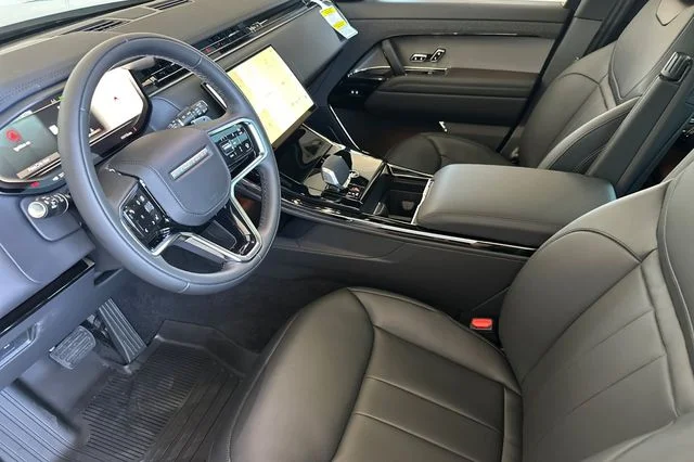 New 2026 Borasco Grey Land Rover SE image 9
