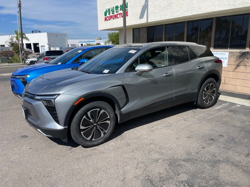 Used 2024 Sterling Gray Metallic Chevrolet LT image 7