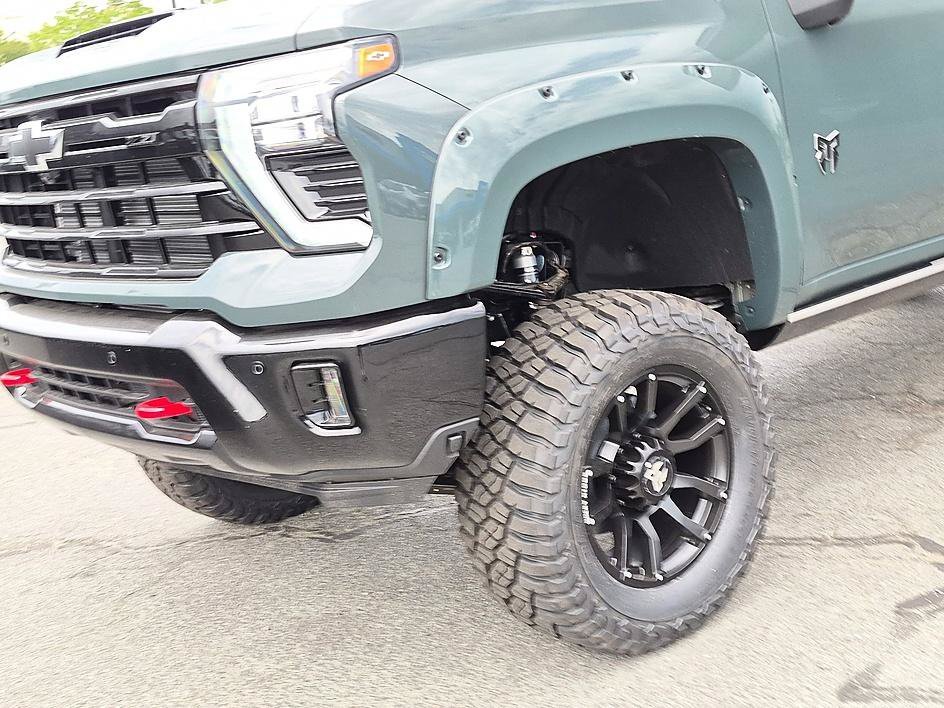 2026 Chevrolet Silverado 2500 HD LTZ - Photo 9