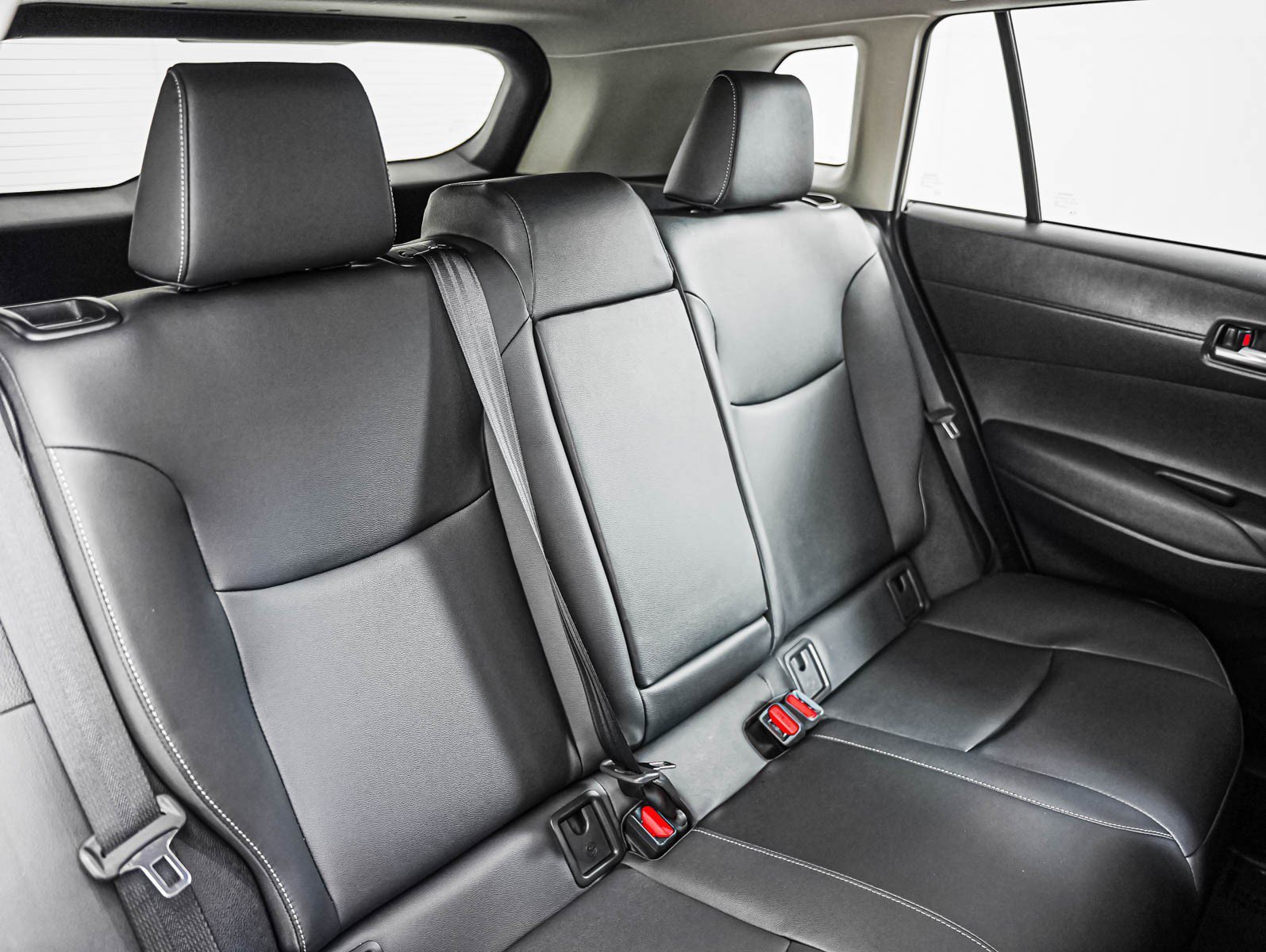Used 2023 Wind Chill Pear Toyota XLE 2WD image 13