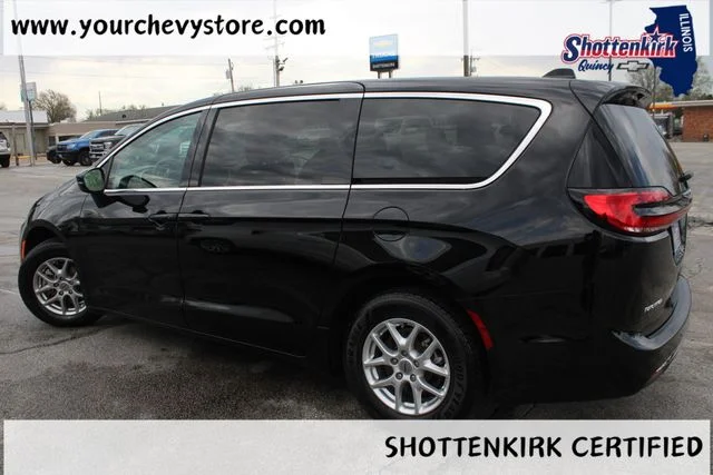 Used 2024 Black Chrysler Touring L image 3
