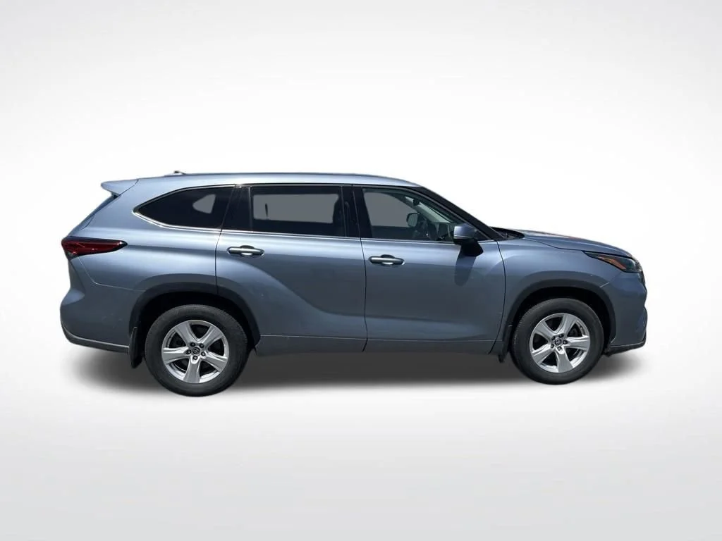 Used 2022 Moon Dust Toyota LE image 7