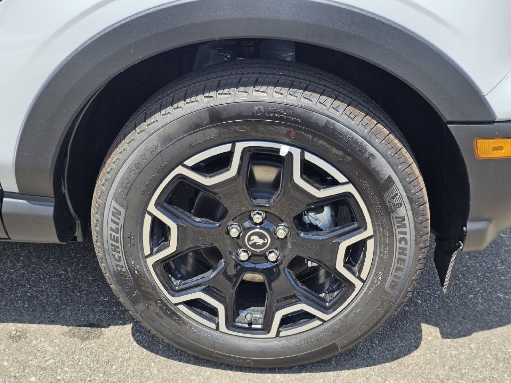 New 2026 Space White Metallic Ford Outer Banks® image 9