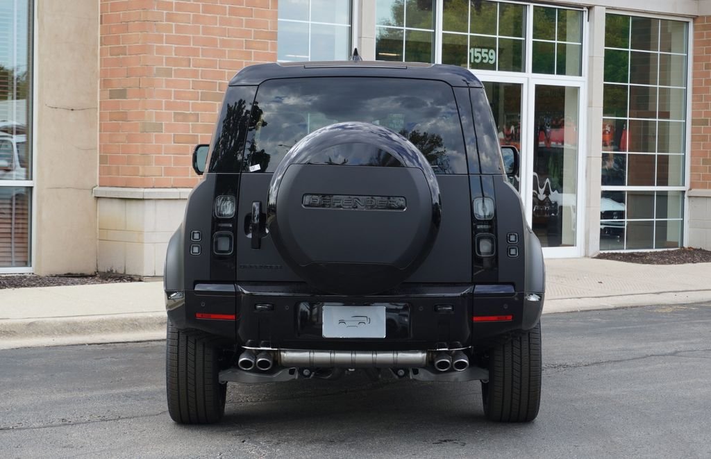 New 2026 Santorini Black Land Rover X-Dynamic SE image 5