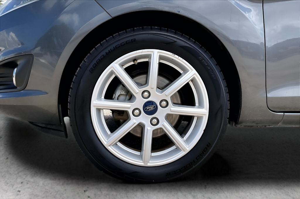 Used 2019 Gray Ford SE image 35
