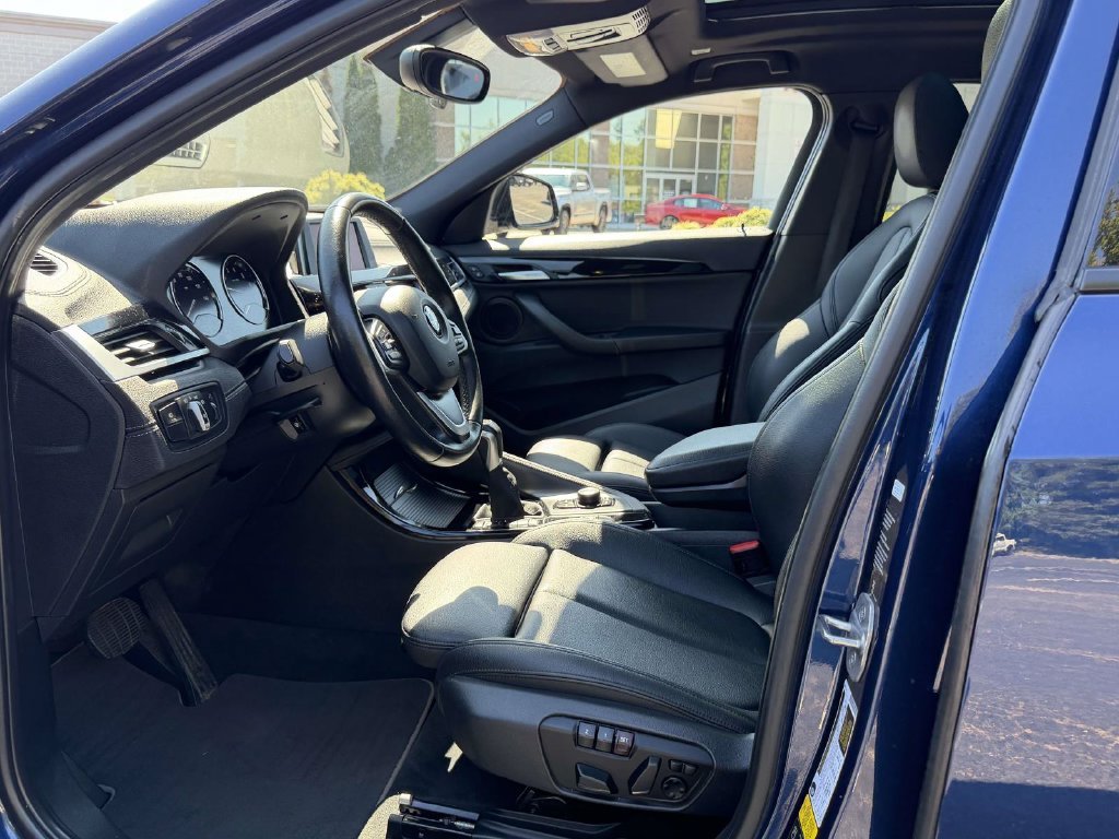 Used 2018 Blue BMW xDrive28i image 16