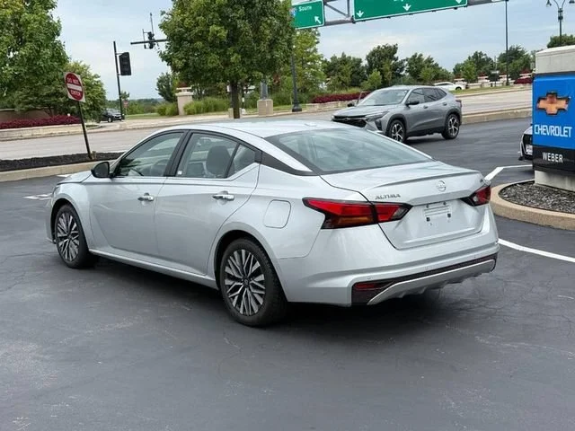 Used 2024 Silver Nissan 2.5 SV image 3
