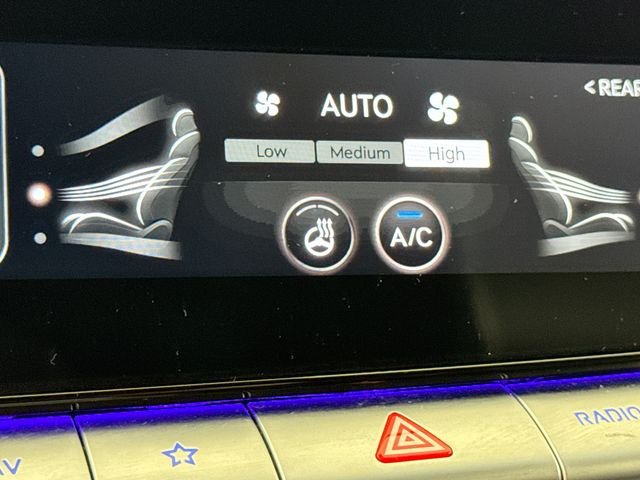 2024 GENESIS GV70 Standard - Photo 19