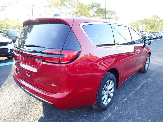 New 2026 Red Hot Pearl-Coat Exterior Paint Chrysler Select image 7