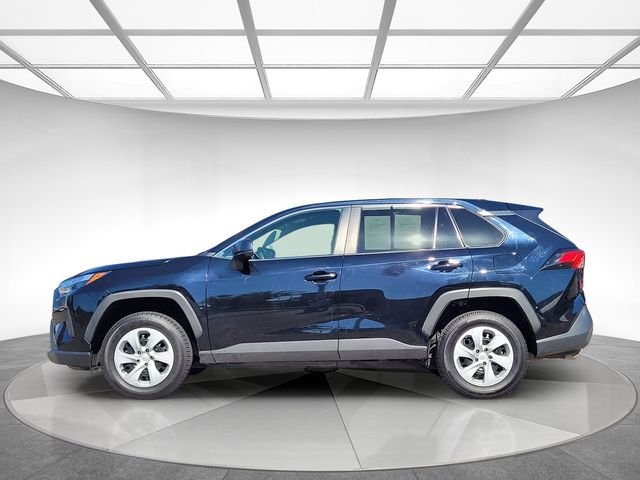 2024 Toyota RAV4 LE - Photo 7