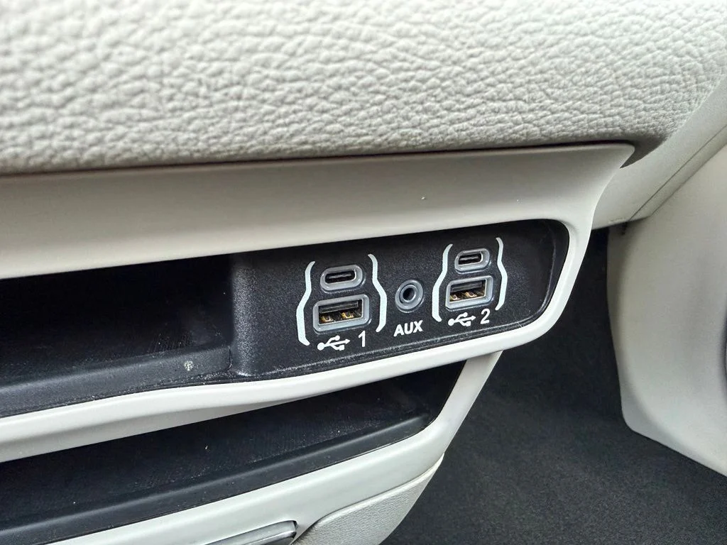 Used 2023 Silver Mist Clearcoat Chrysler Touring L image 22