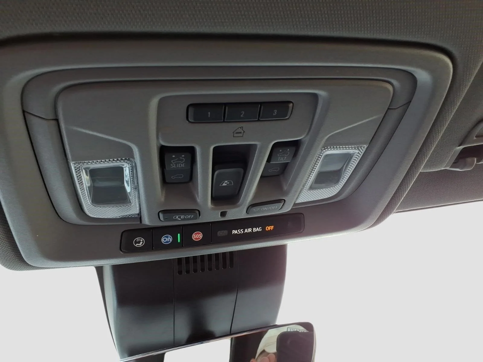 Used 2024 White Frost Tricoat GMC Denali image 29