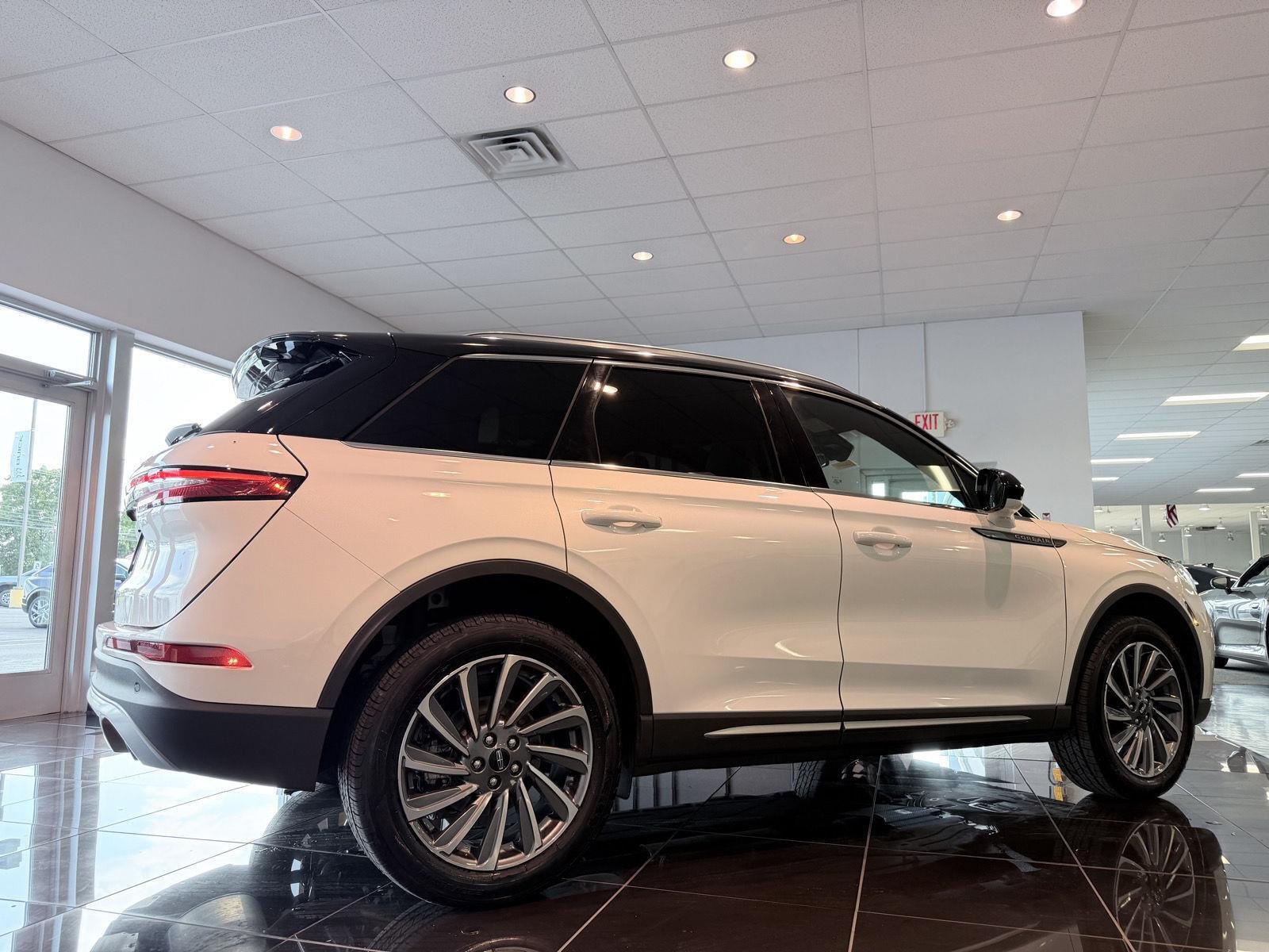 Used 2023 Pristine White Me Lincoln Reserve image 6