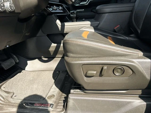 Used 2022 White GMC AT4 image 29
