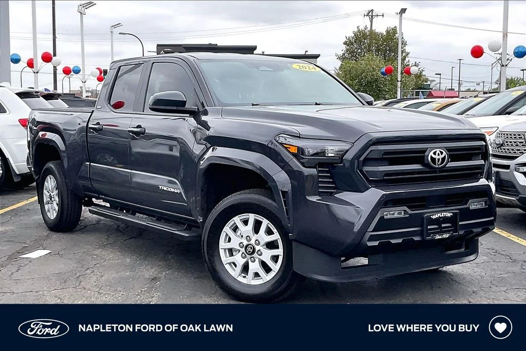 Used 2024  Toyota SR5 image 1