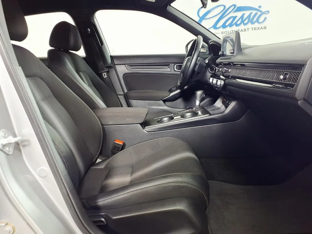 Used 2025  Honda Sport image 12