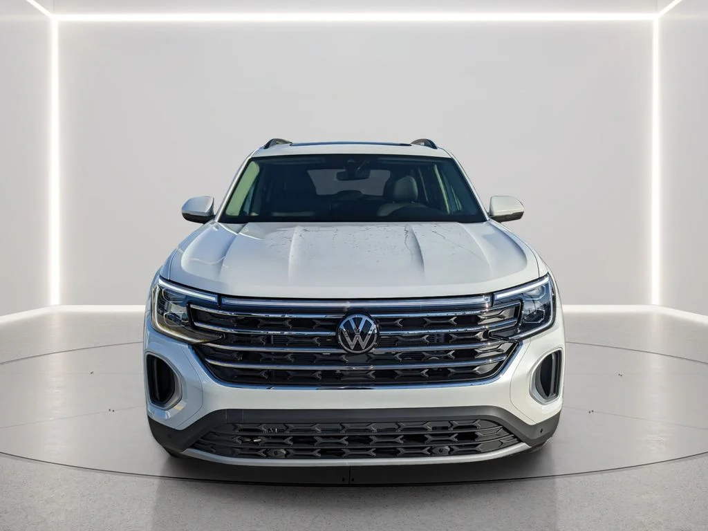 New 2026 White/off-white Volkswagen SE w/Technology image 9