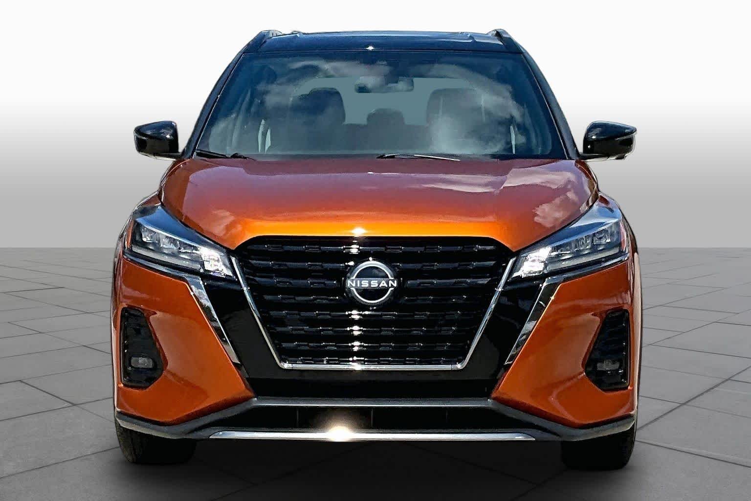 Used 2023 Super Black Nissan SR image 4