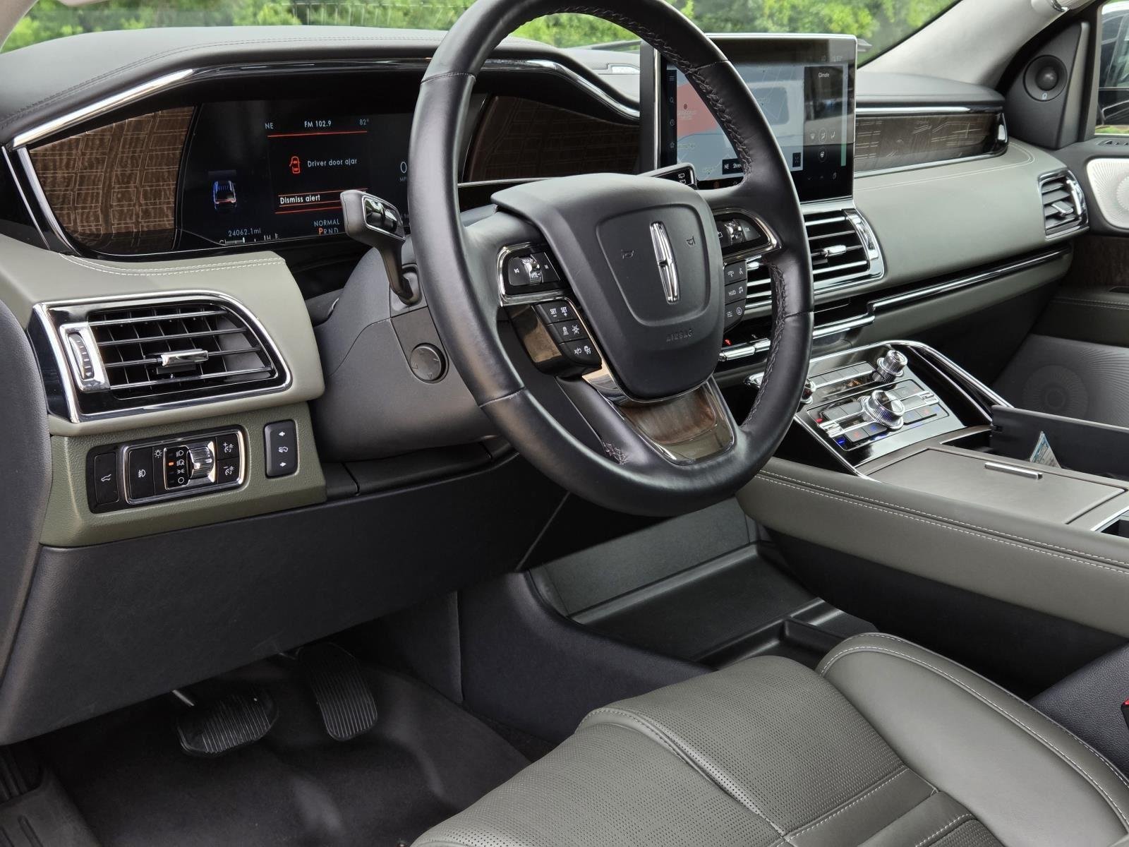 Used 2023 Manhattan Green Metallic Premium Colorant Lincoln Black Label image 33