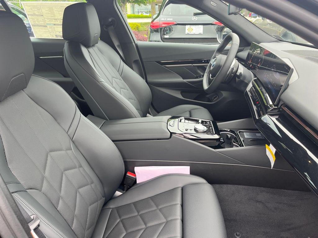 New 2026 Dark Graphite Metallic BMW 530i xDrive image 30