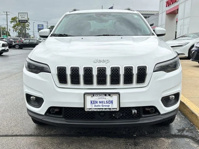 Used 2021 White Jeep Latitude Lux image 2