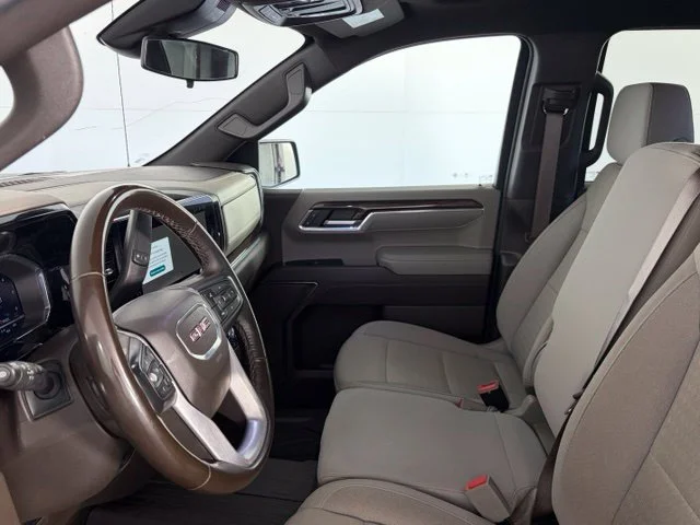 Used 2024  GMC SLE image 19