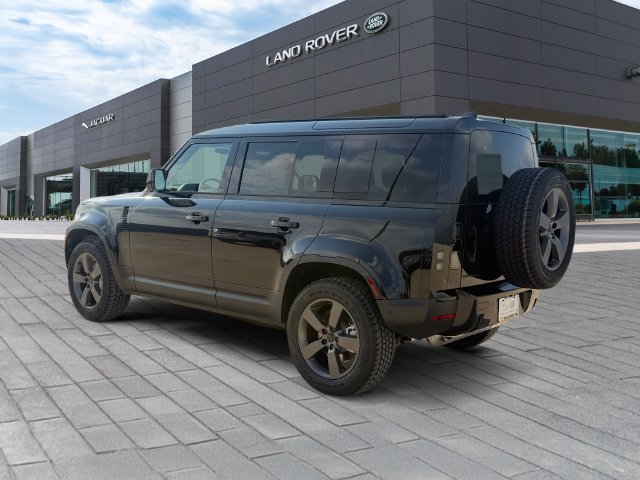New 2026 Santorini Black Land Rover S image 3