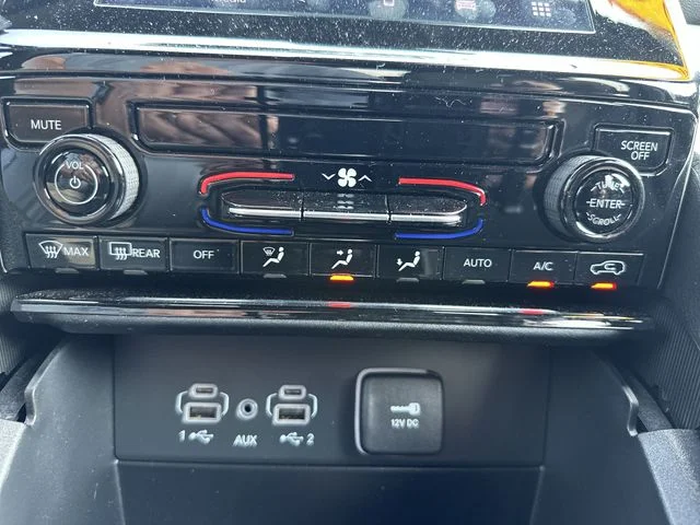 Used 2025 White Jeep Laredo X image 19