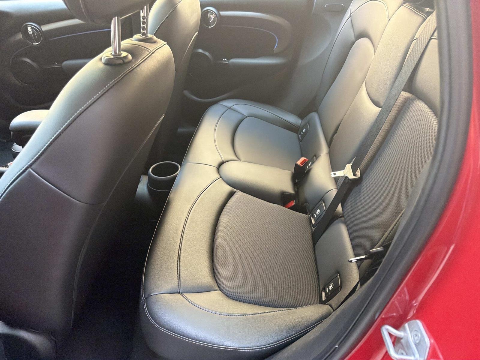Used 2022 Chili Red MINI Cooper FWD image 9